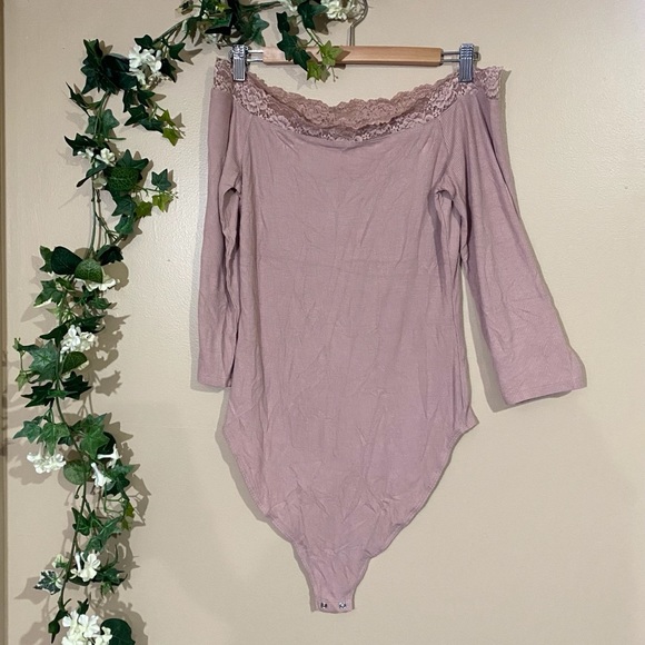 American Eagle Outfitters Tops - OFF THE SHOULDER PINK BODY SUIT🌸